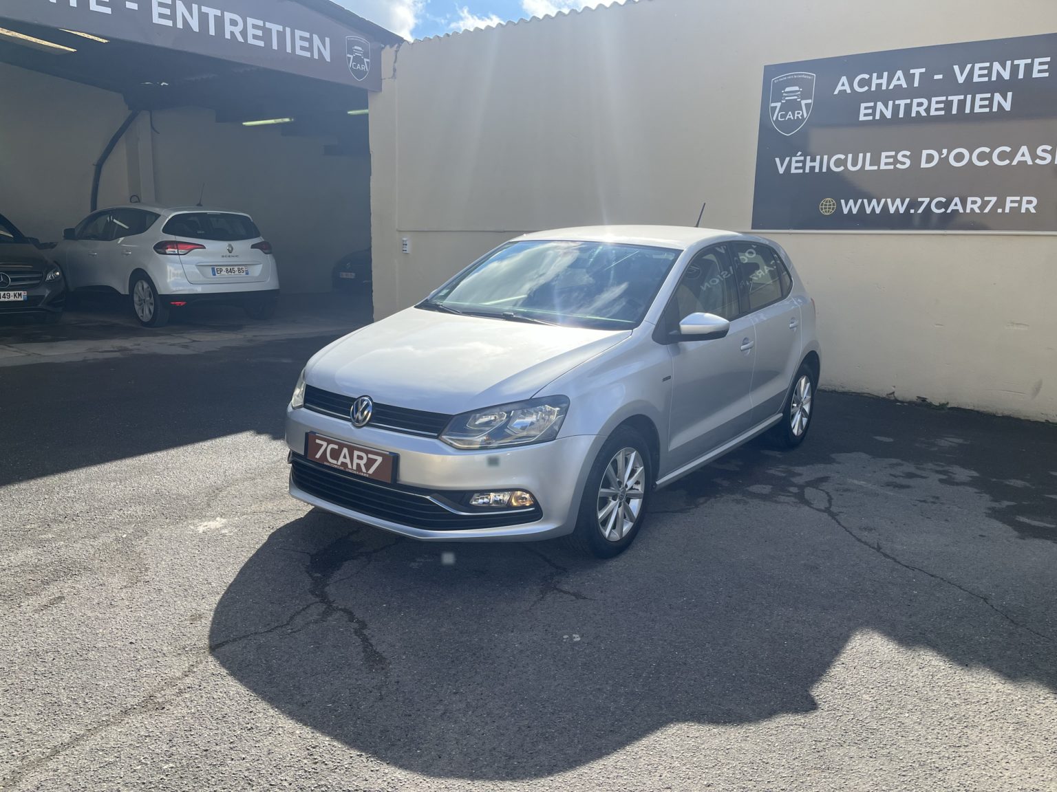 VOLKSWAGEN POLO V LOUNGE .2015.